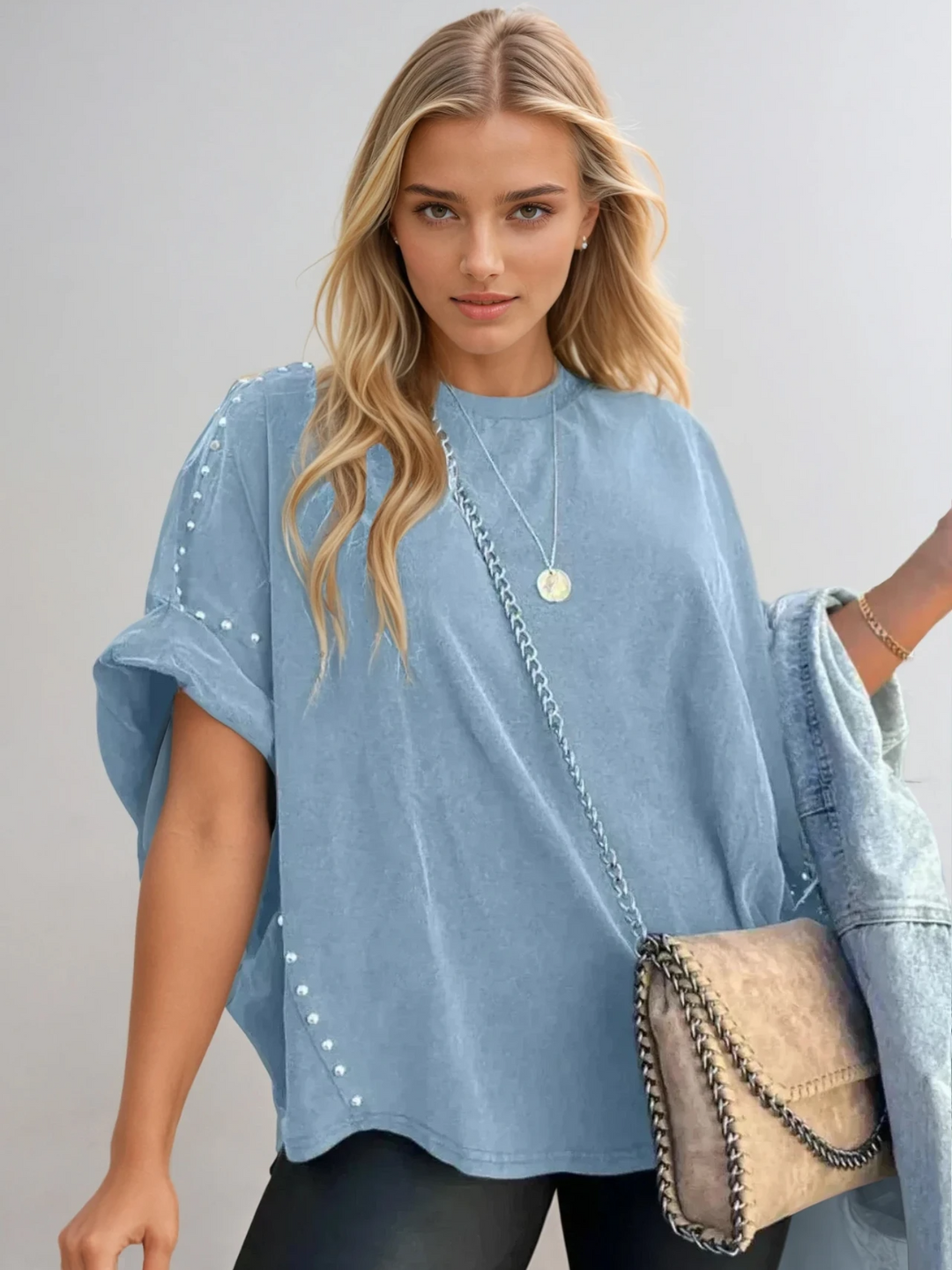 Ravena Oversized Studded T-shirt | Relaxte streetwear stijl