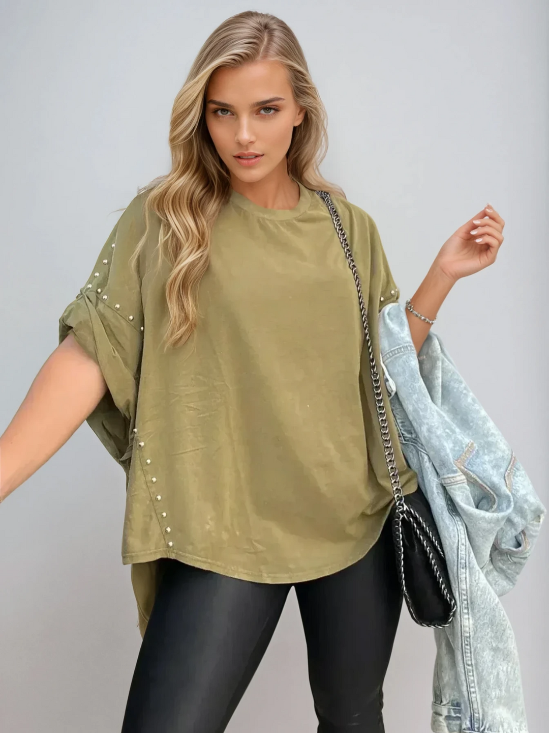 Ravena Oversized Studded T-shirt | Relaxte streetwear stijl