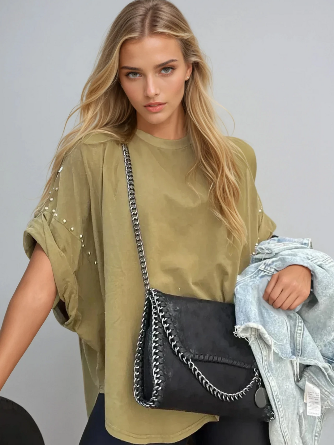 Ravena Oversized Studded T-shirt | Relaxte streetwear stijl